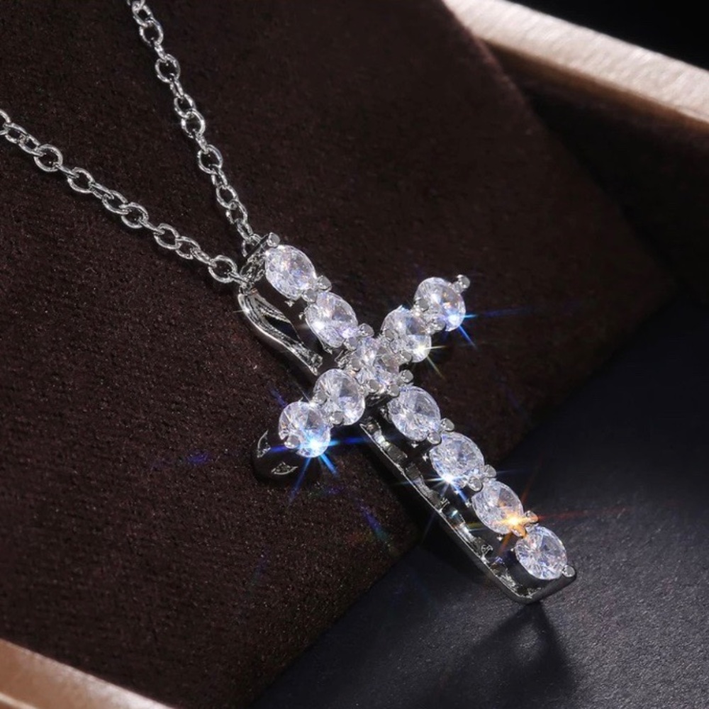 925 STERLING SILVER ROUND DIAMOND CROSS NECKLACE - Picture 2 of 6